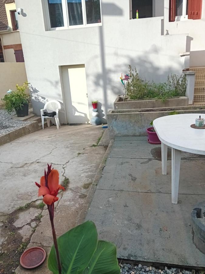 Une Maison En Ville Saint-Denis  Ngoại thất bức ảnh